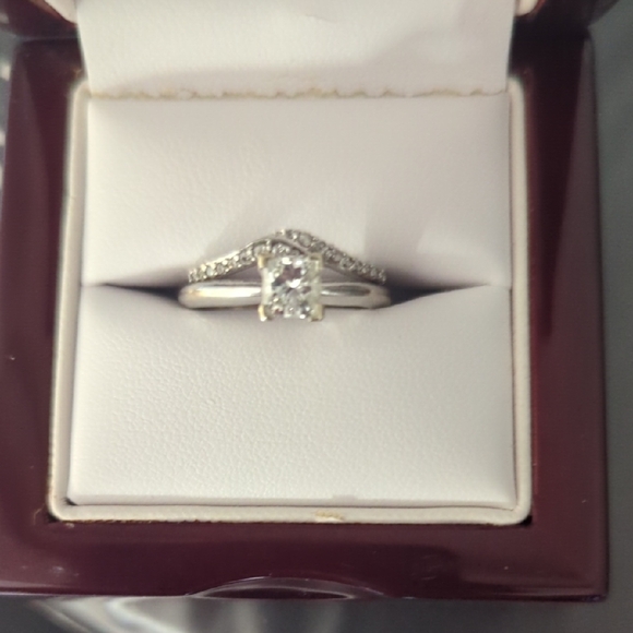 Elegant Solitaire Diamond Ring With Wedding Band - Picture 2 of 10